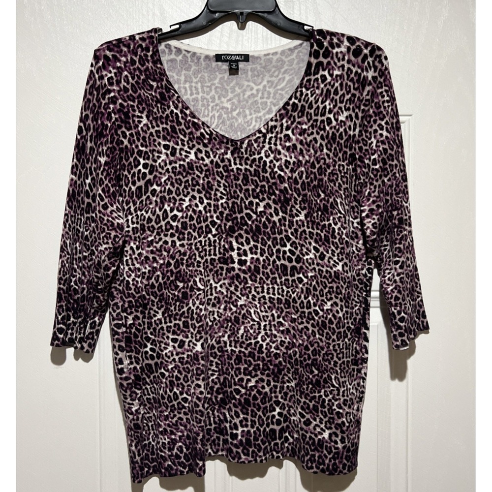 Roz & Ali Women's Size 1X Purple Animal Print Soft V-Neck Sweater 3/4 Sleeve